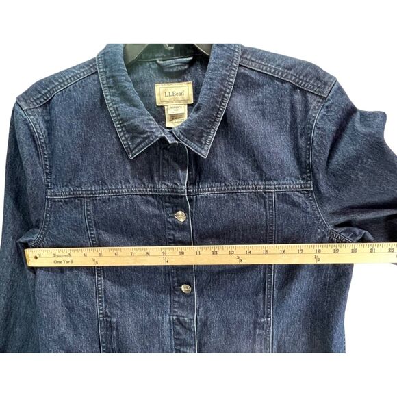 LL Bean Vintage Jean Jacket Women L Blue Denim Pockets Trucker Classic Retro 90s - Picture 6 of 15